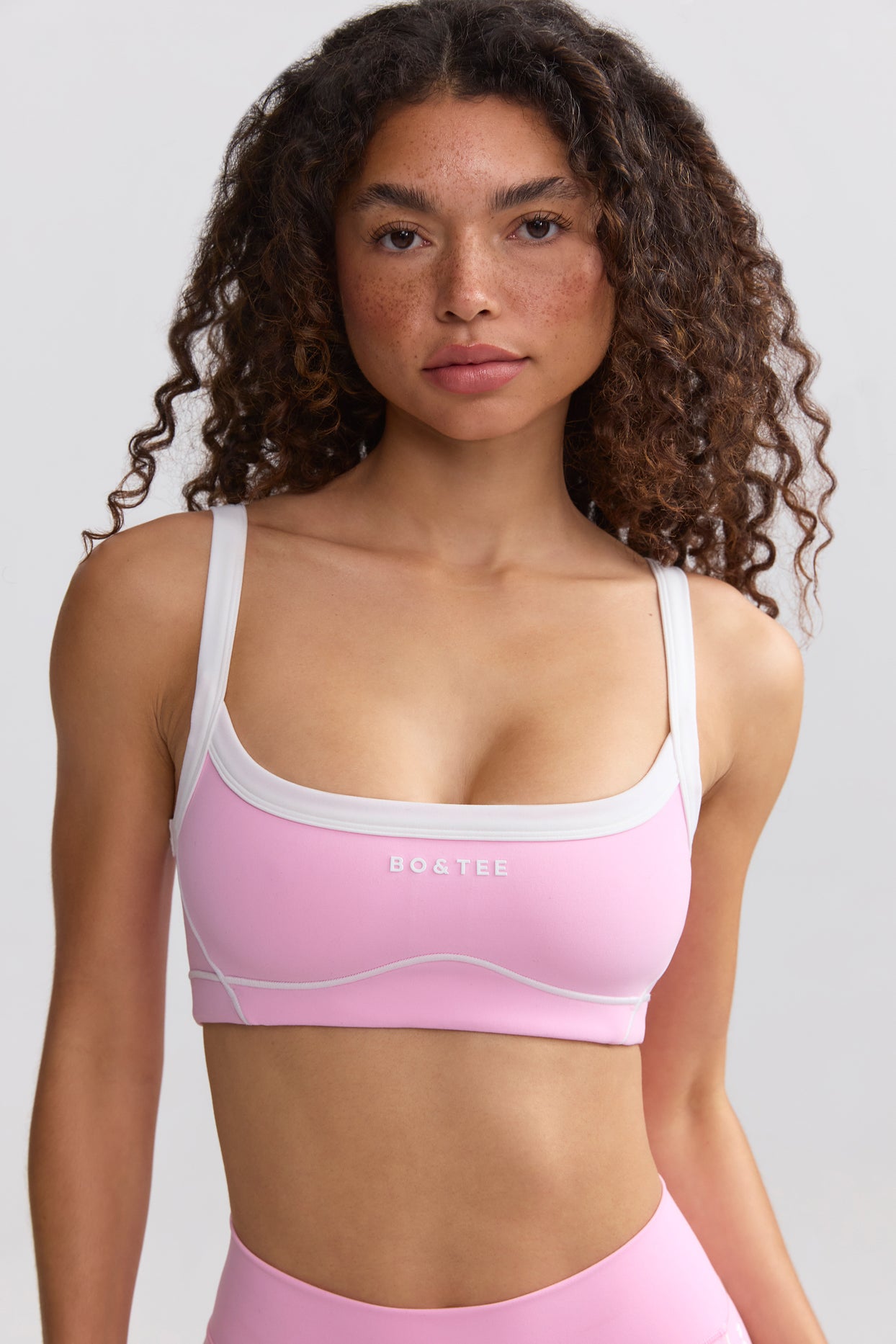Soft Active Contrast-Trim Sports Bra in Baby Pink