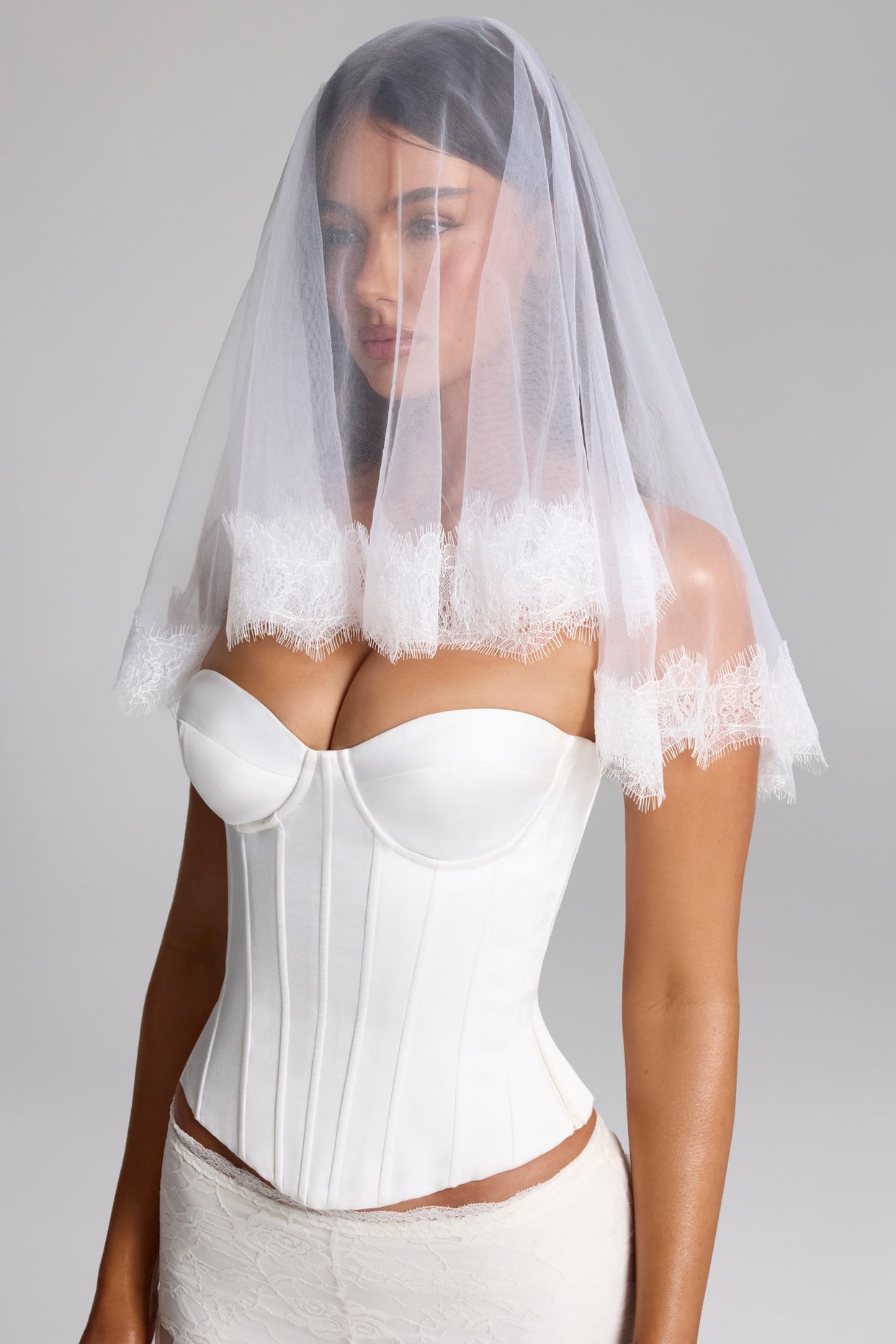 Lace-Trim Veil in White - 3