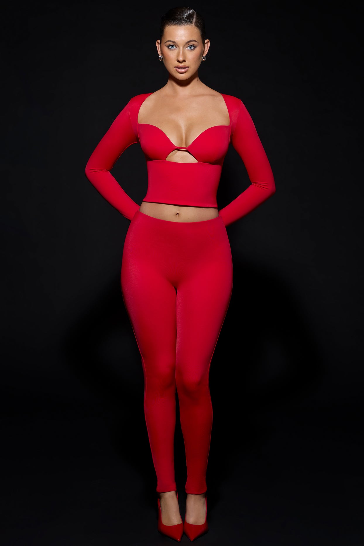 V-Back Mid-Rise Leggings in Fire Red - 2