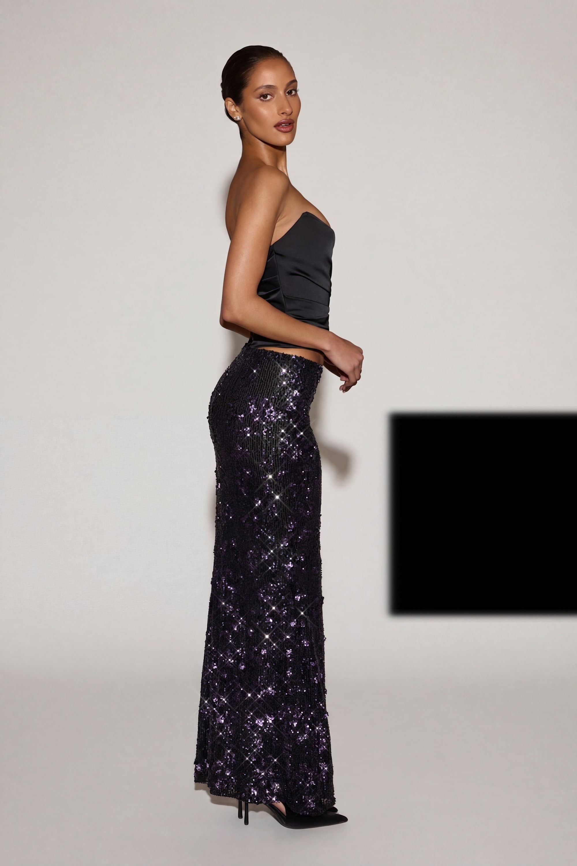 Embellished Mid-Rise Thigh-Split Maxi Skirt in Black Purple