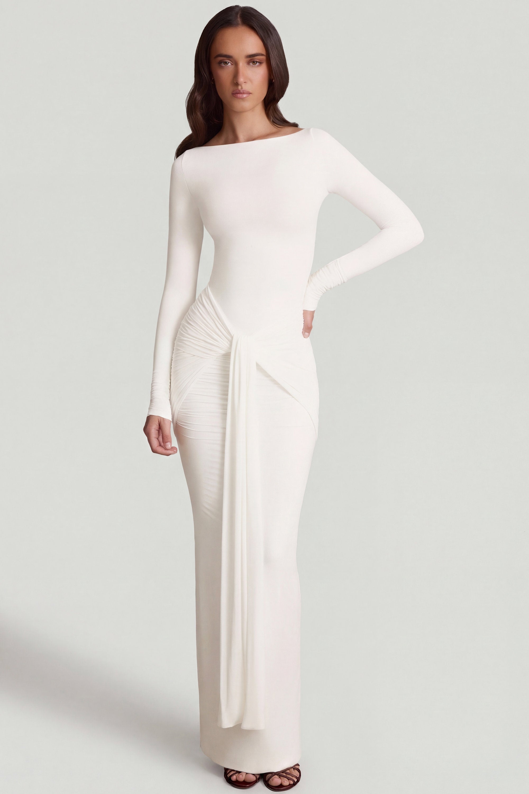 Mericia Maxikleid mit Drapierung und Raffung in Weiß | Oh Polly