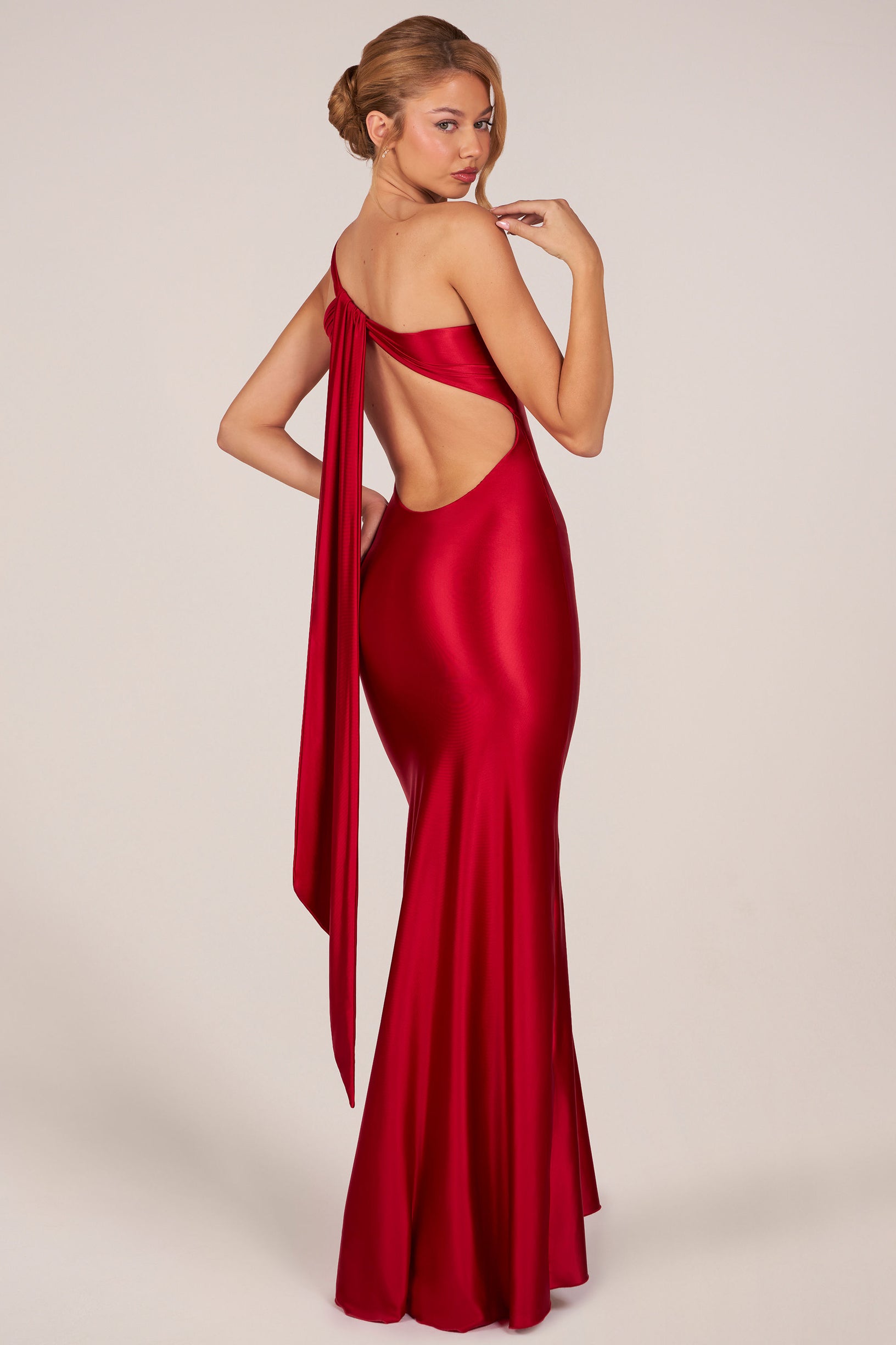 tall cool woman in a red dress Girls dresses have more fun! #grammys #style 5,132 Stunning Lady Red Dress
