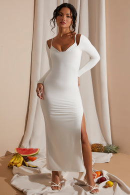 Biała sukienka maxi z odsłoniętym biustonoszem i długim rękawem