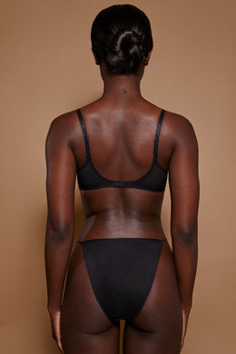 Miękkie siateczkowe bikini typu stringi w kolorze czarnym