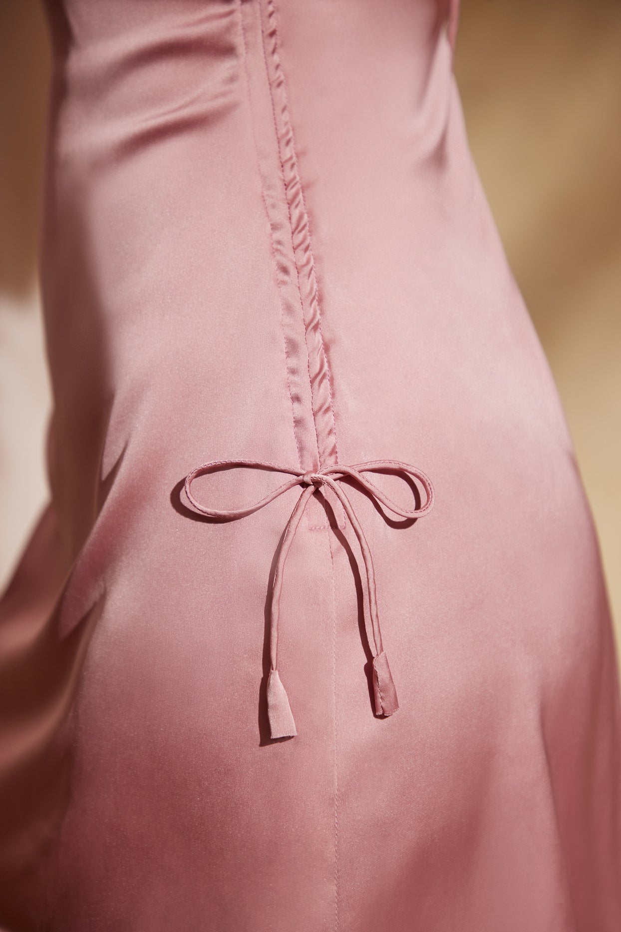 Mini-robe trapèze à col bénitier en rose