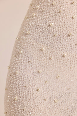 Ozdobiona sukienka maxi z długim rękawem i odkrytymi plecami w kolorze białym