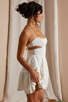 Mini-robe découpée à col licou en blanc