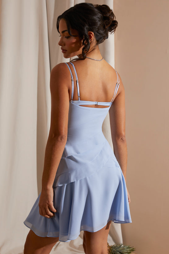 Mini-robe asymétrique à bretelles multiples et volants en bleu