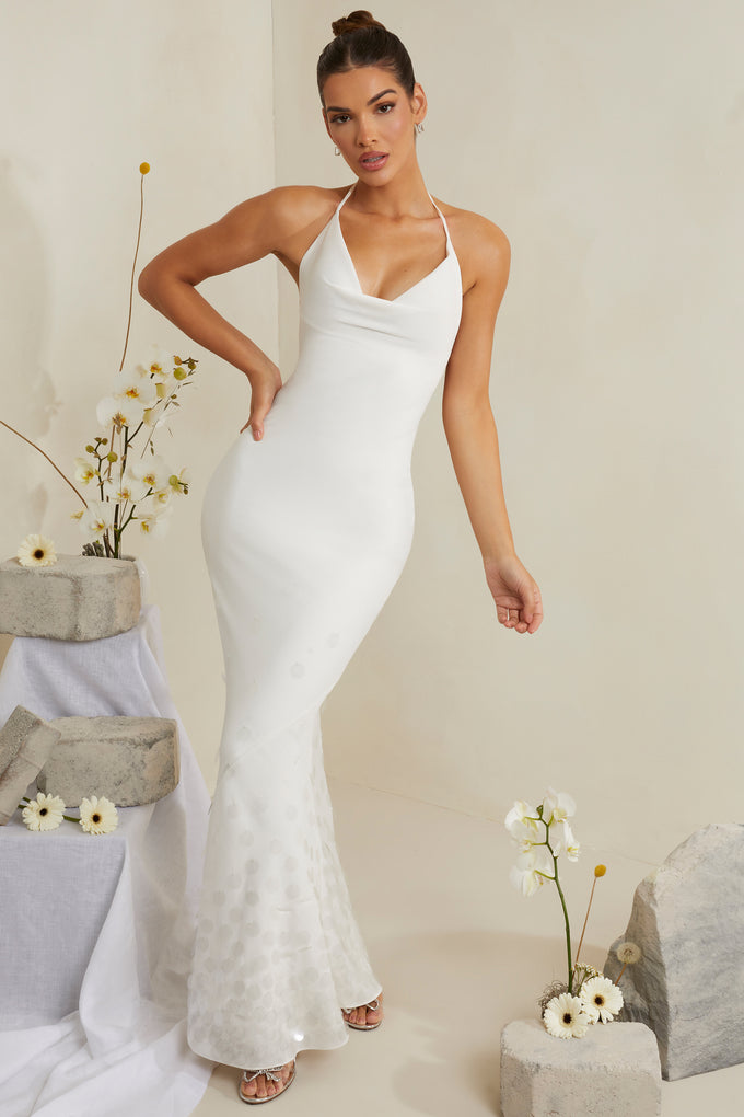 Satynowa sukienka maxi z dekoltem w serek, w kolorze białym