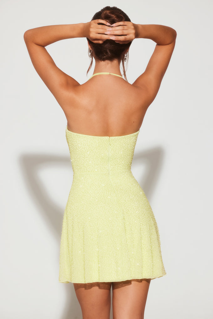 Zdobiona sukienka mini o linii A w kolorze limonkowo-zielonym