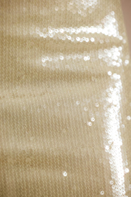 Przezroczysta, cekinowa suknia wieczorowa z wycięciem na plecach i dekoltem w kształcie litery V w kolorze pistacjowym