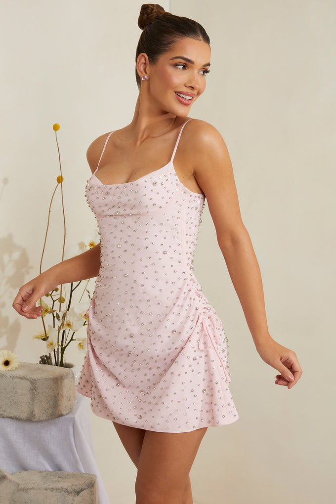 Ręcznie zdobiona sukienka mini z dekoltem w kolorze różowym