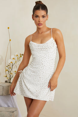 Ręcznie zdobiona sukienka mini z dekoltem w kolorze białym
