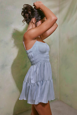 Sukienka mini o linii A z marszczonym gorsetem w kolorze błękitnego nieba