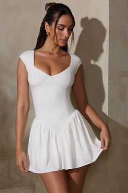 Warstwowa sukienka mini o linii A w kolorze białym