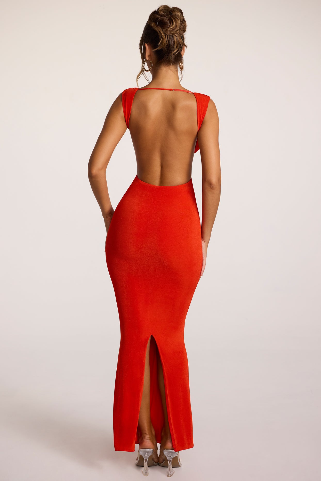 Sukienka maxi z teksturowanego dżerseju i głębokim dekoltem w ognistej czerwieni