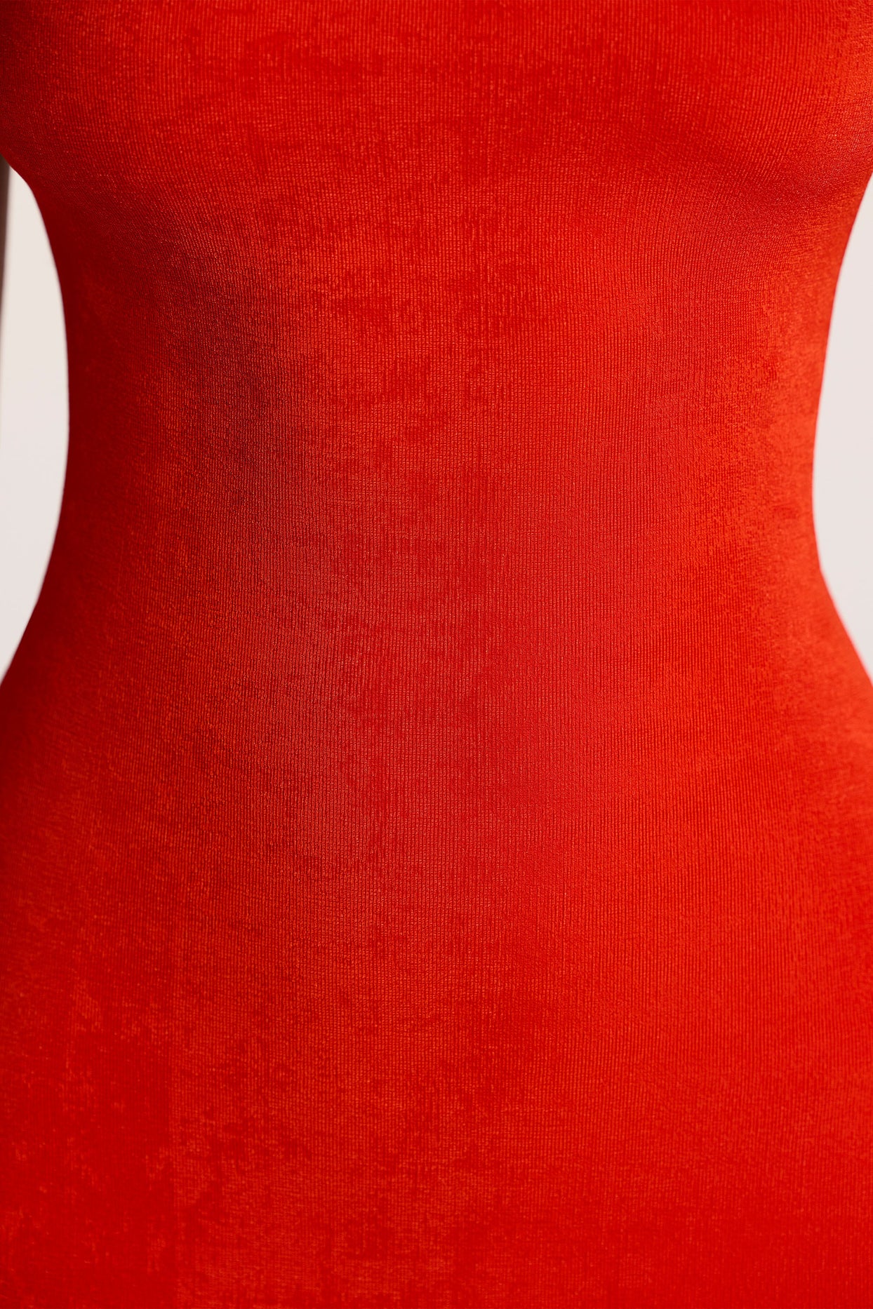 Robe longue en jersey texturé à dos ouvert, rouge ardent