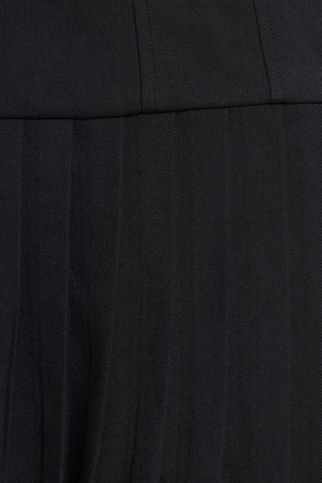 Czarna sukienka mini kilt ze szczotkowanego diagonalu z obniżoną talią