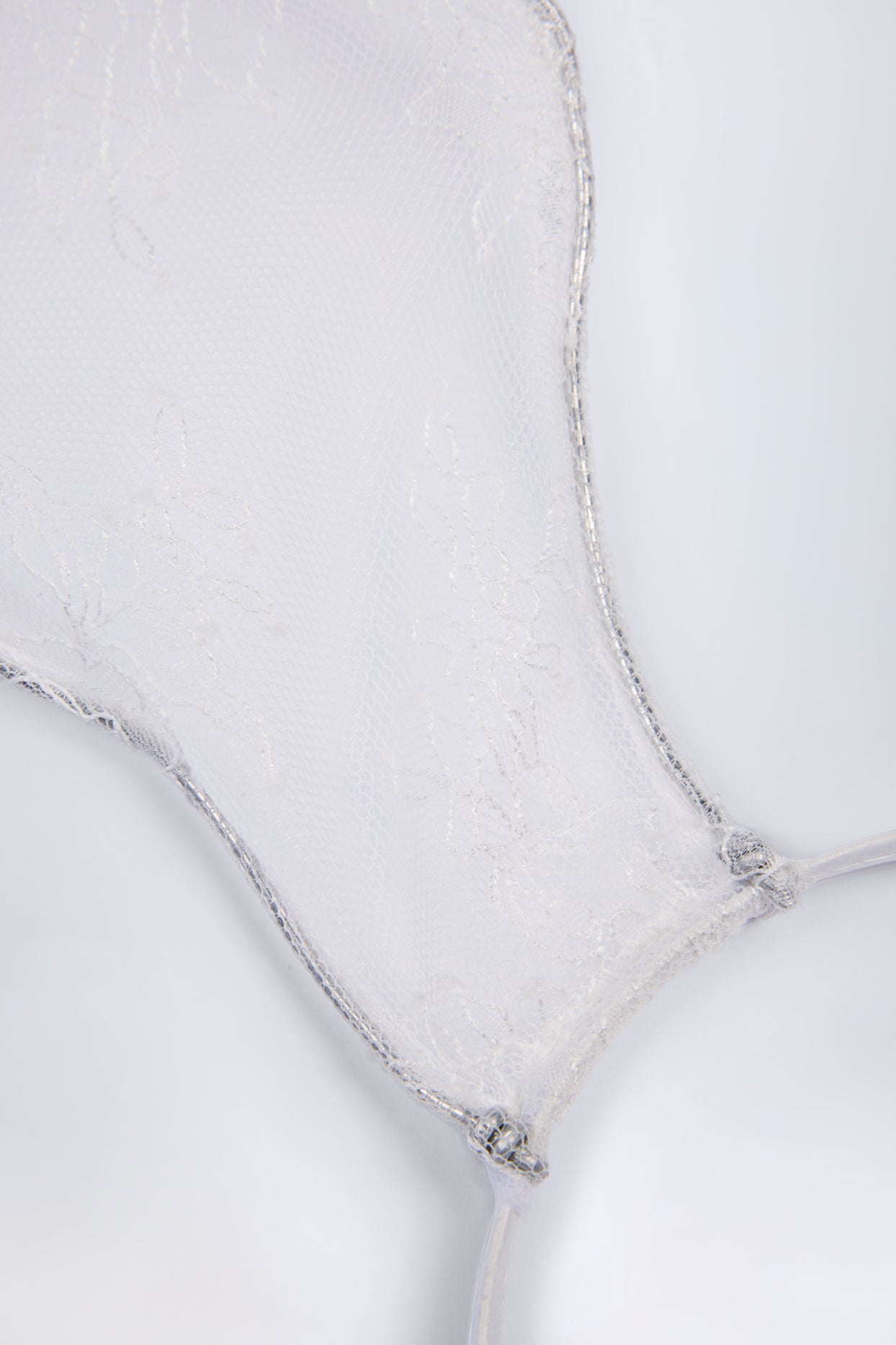 Wired Lace Headband in White - 4