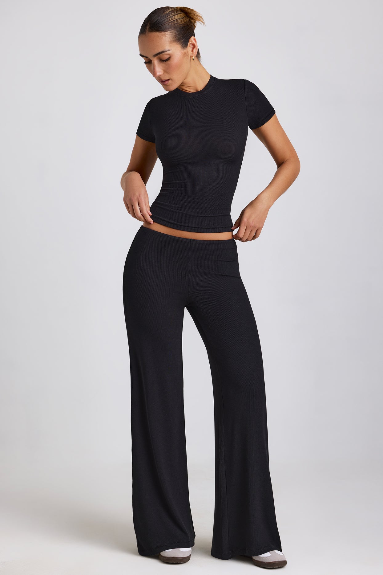 Mid Rise Wide Leg Trousers in Black