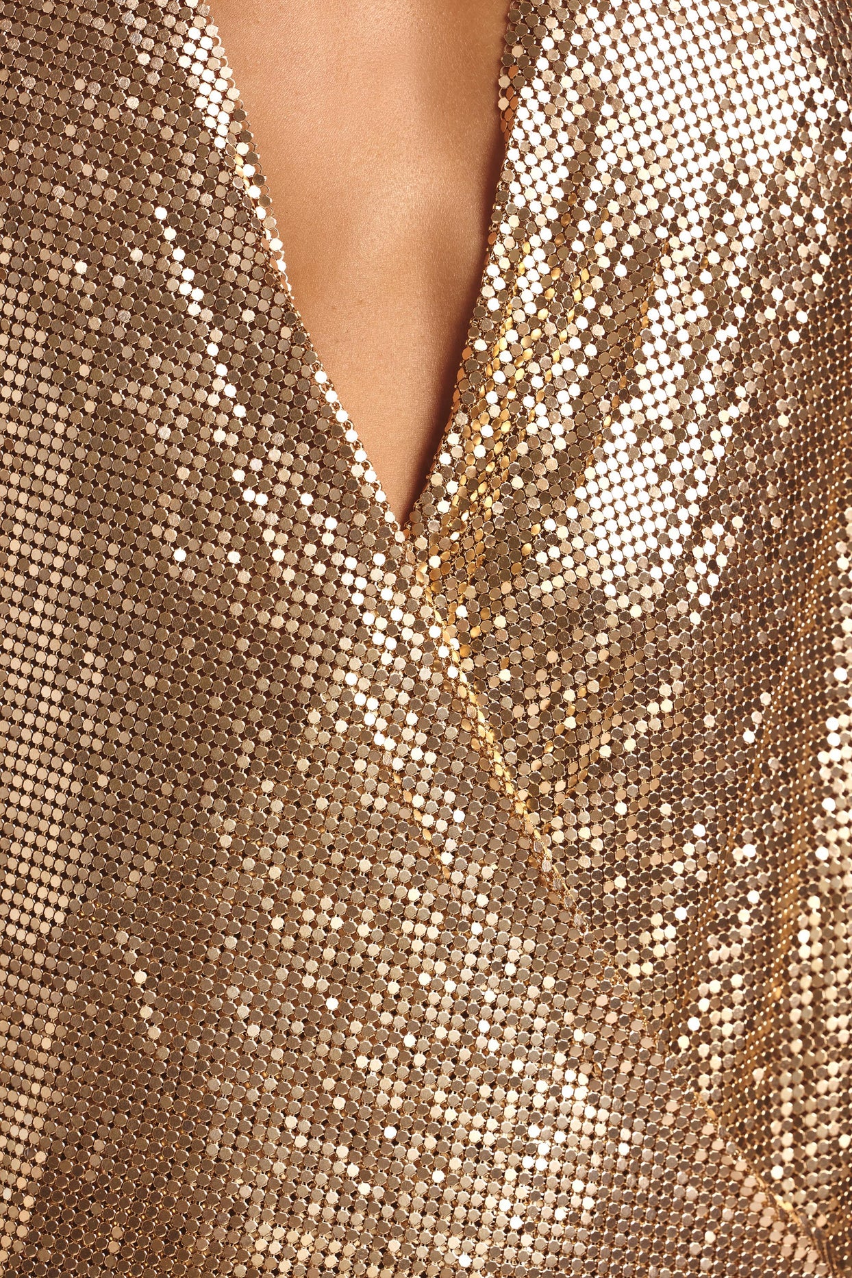 Kopertowa mini sukienka premium z kolczugi w kolorze złotym