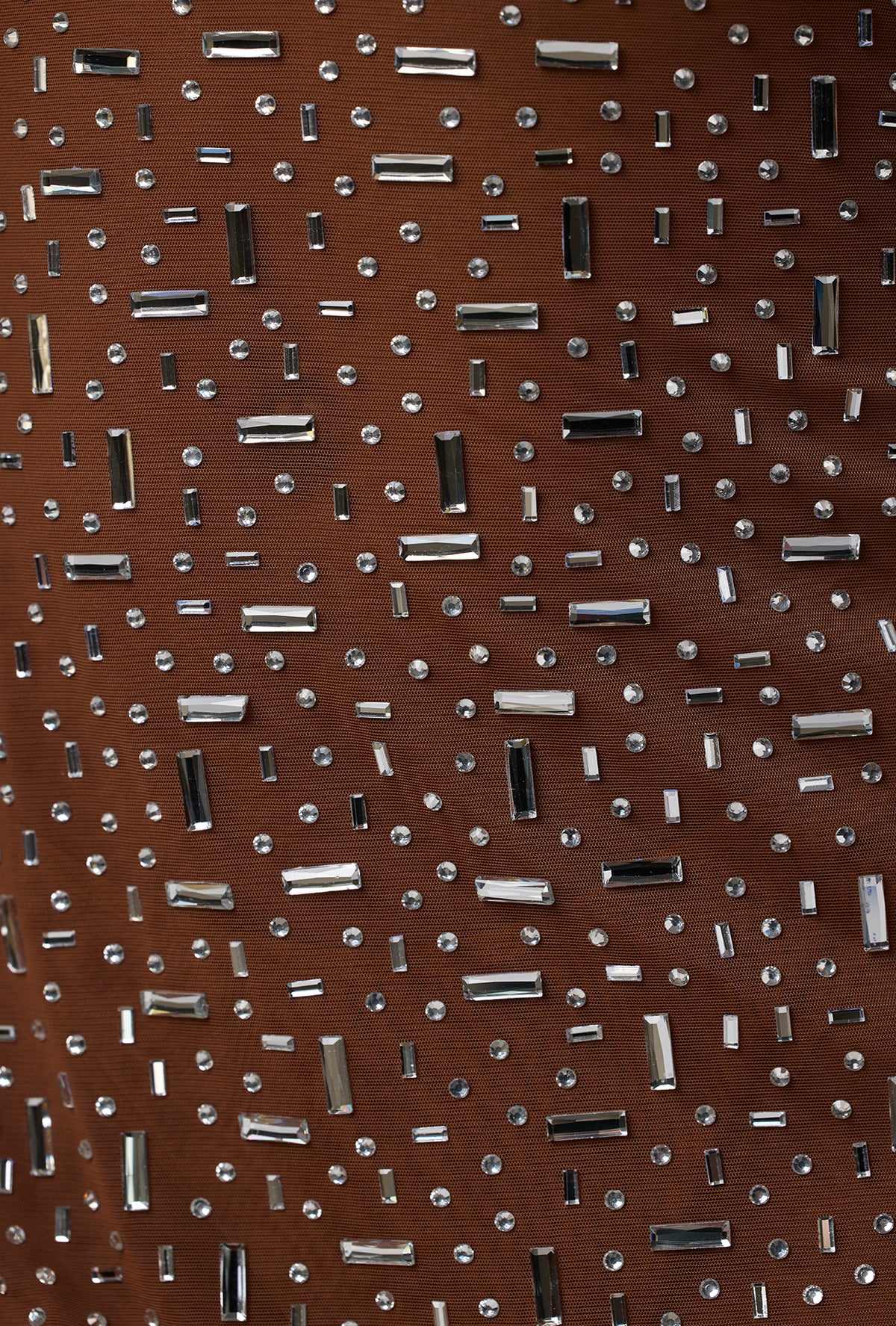 ⁣⁢Transparenter, verzierter A-Linien-Minikleid mit langen Ärmeln in Mocha⁤⁣
