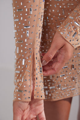 Mini-robe trapèze transparente à manches longues et ornée en amande