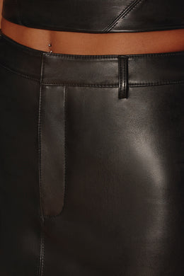 Spódnica maxi z wegańskiej skóry ze średnim stanem w kolorze czarnym
