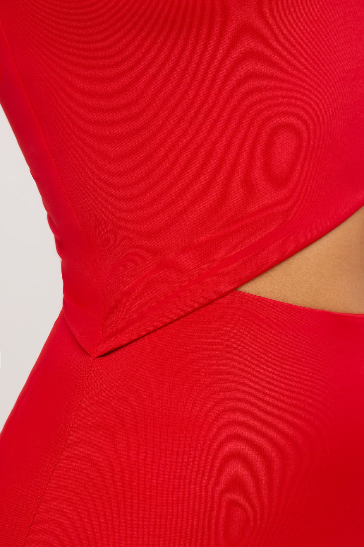 Robe longue asymétrique en jersey de qualité supérieure à découpes en rouge écarlate