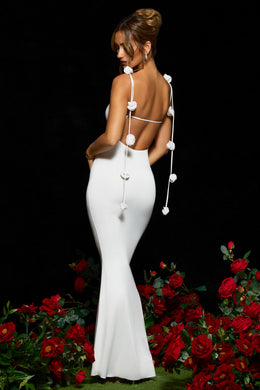 Biała suknia wieczorowa z dżerseju Slinky z detalami w kształcie róż