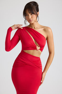 Suknia wieczorowa z wycięciem i jednym rękawem w kolorze ognistej czerwieni
