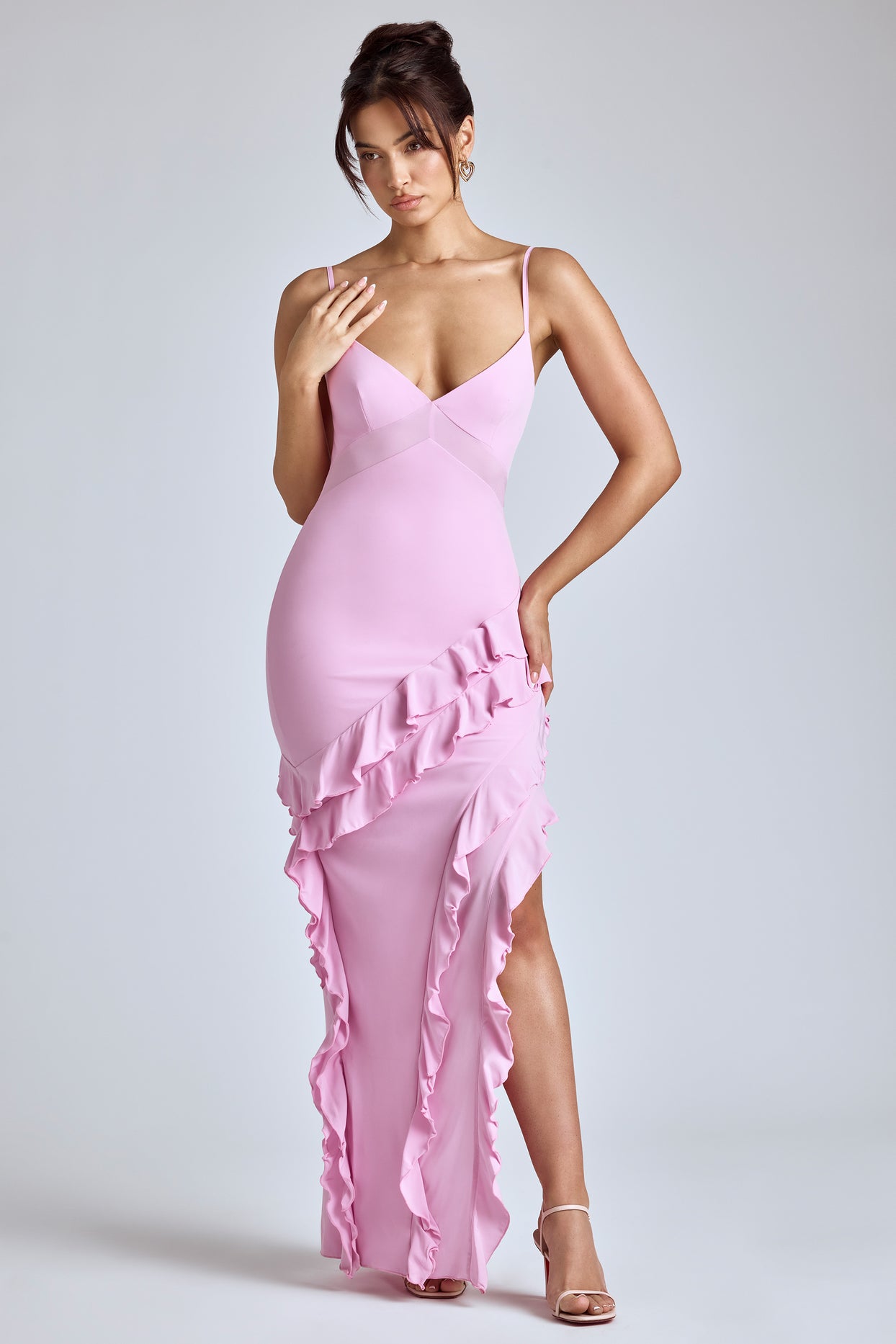 Suknia wieczorowa z panelami i falbaną w kolorze baby pink