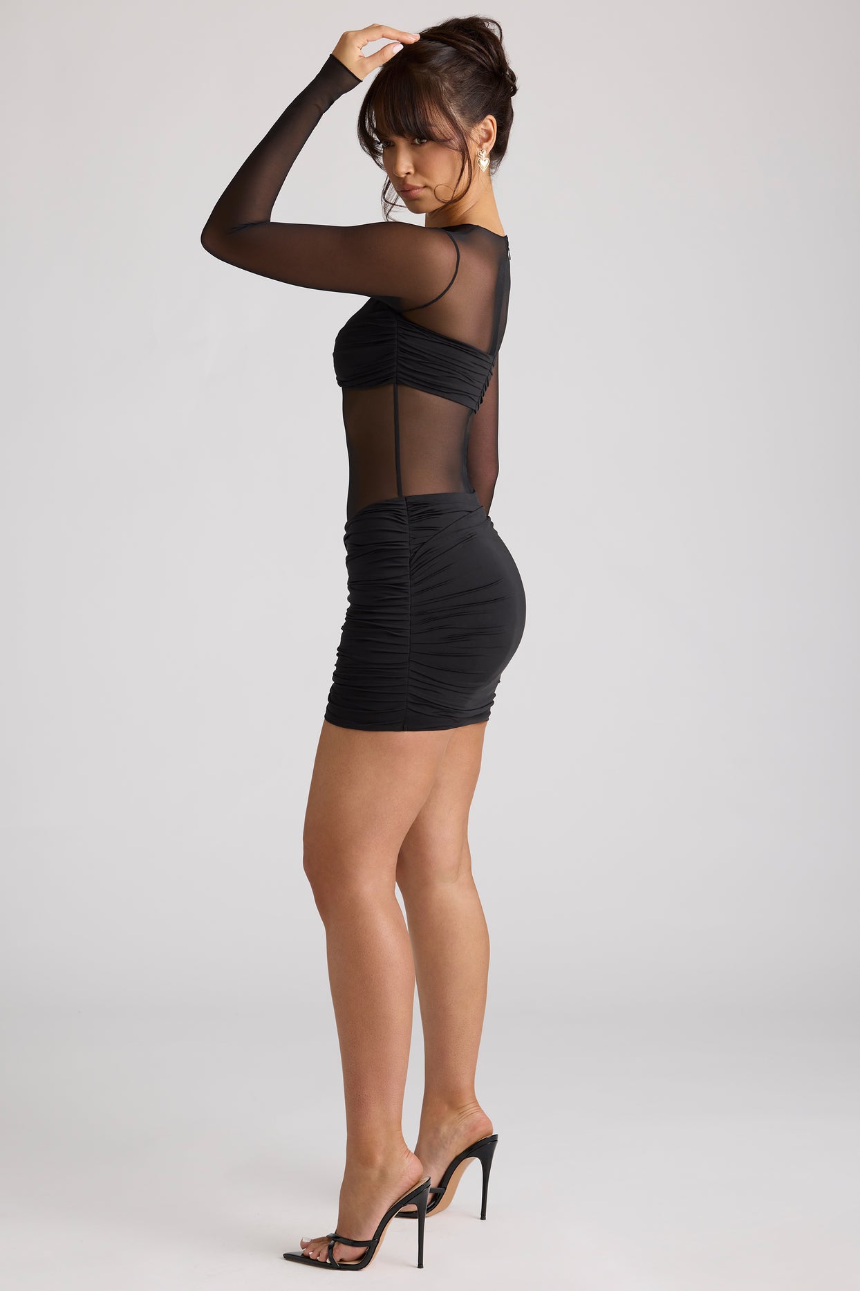 Mini-robe à manches longues et panneaux transparents, noire