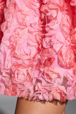 Różowa, sznurowana sukienka mini ze zdobionymi kwiatowymi aplikacjami