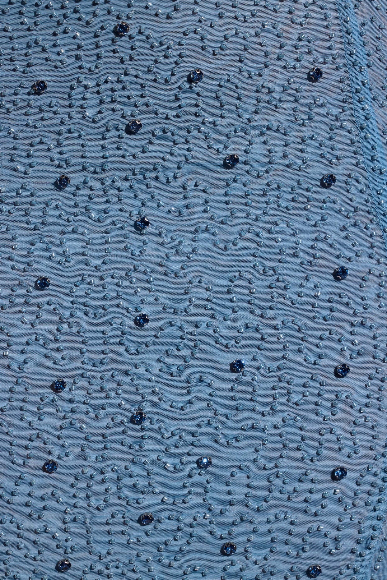 Robe longue asymétrique ornée en bleu fumé