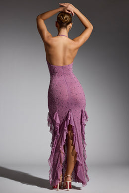 Ozdobna sukienka maxi z dekoltem typu halter i falbaną w kolorze winogron