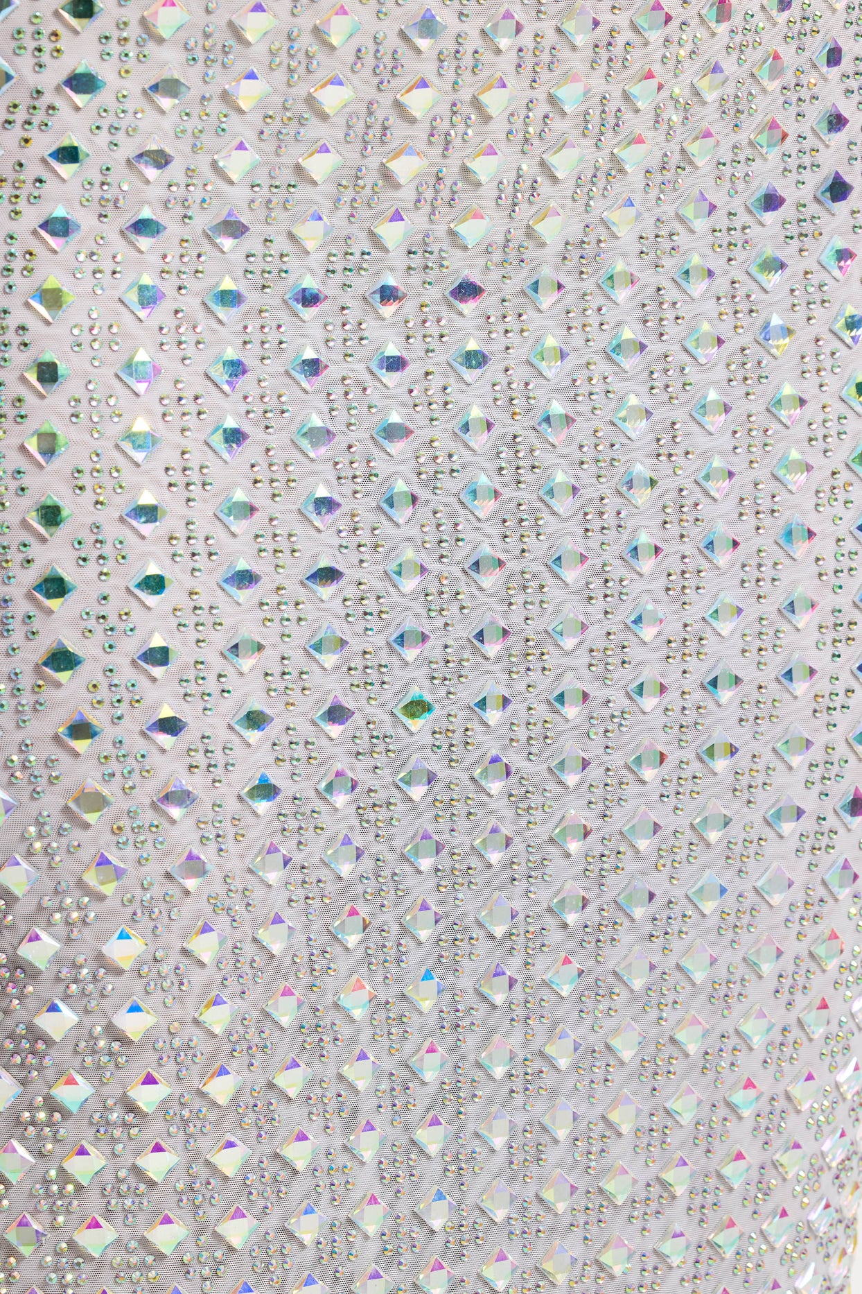 Krótki top w kolorze srebrnym ze zdobionym kwadratowym dekoltem