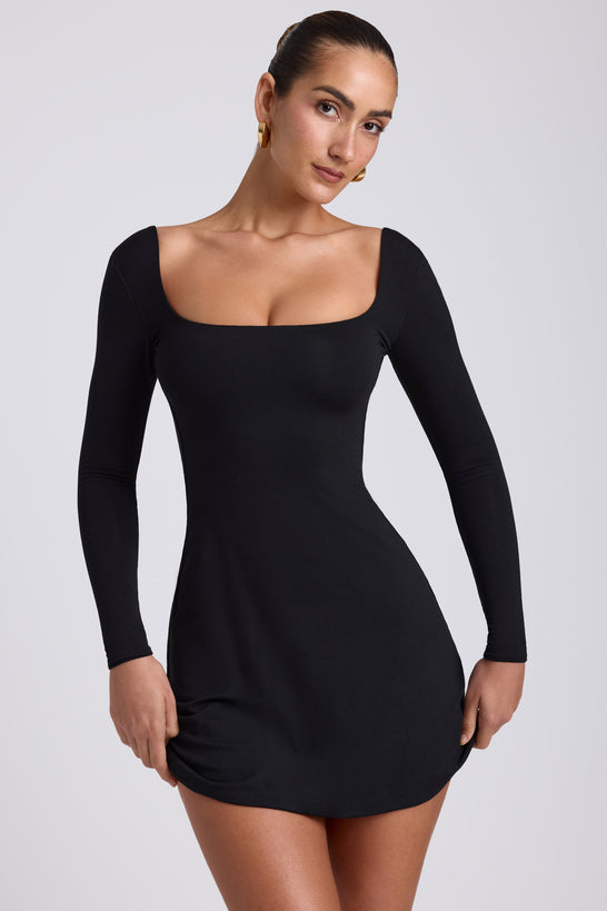 Mini-robe en modal à manches longues et col carré en noir