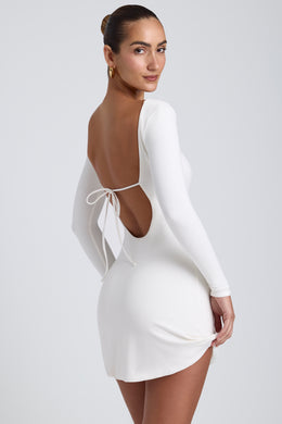 Mini-robe en modal à manches longues et col carré en blanc