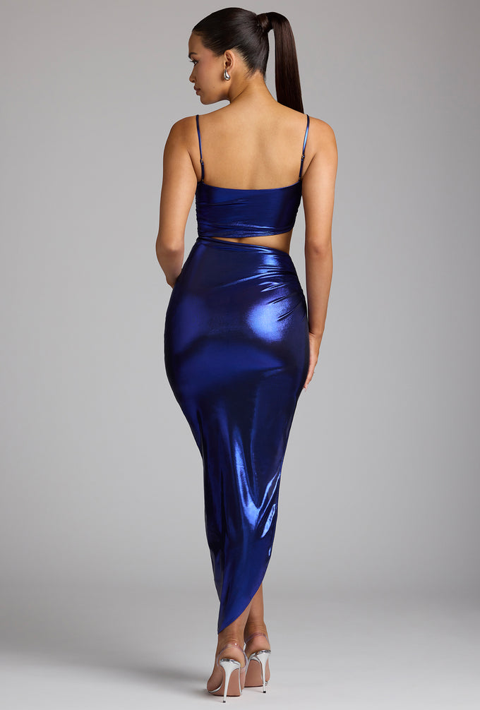 Drapowana sukienka maxi z metalicznego dżerseju w kolorze elektrycznego błękitu
