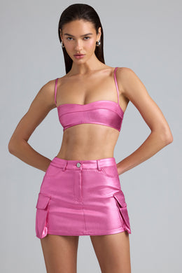 Metaliczna dżinsowa spódnica cargo ze średnim stanem w kolorze głębokiego różu