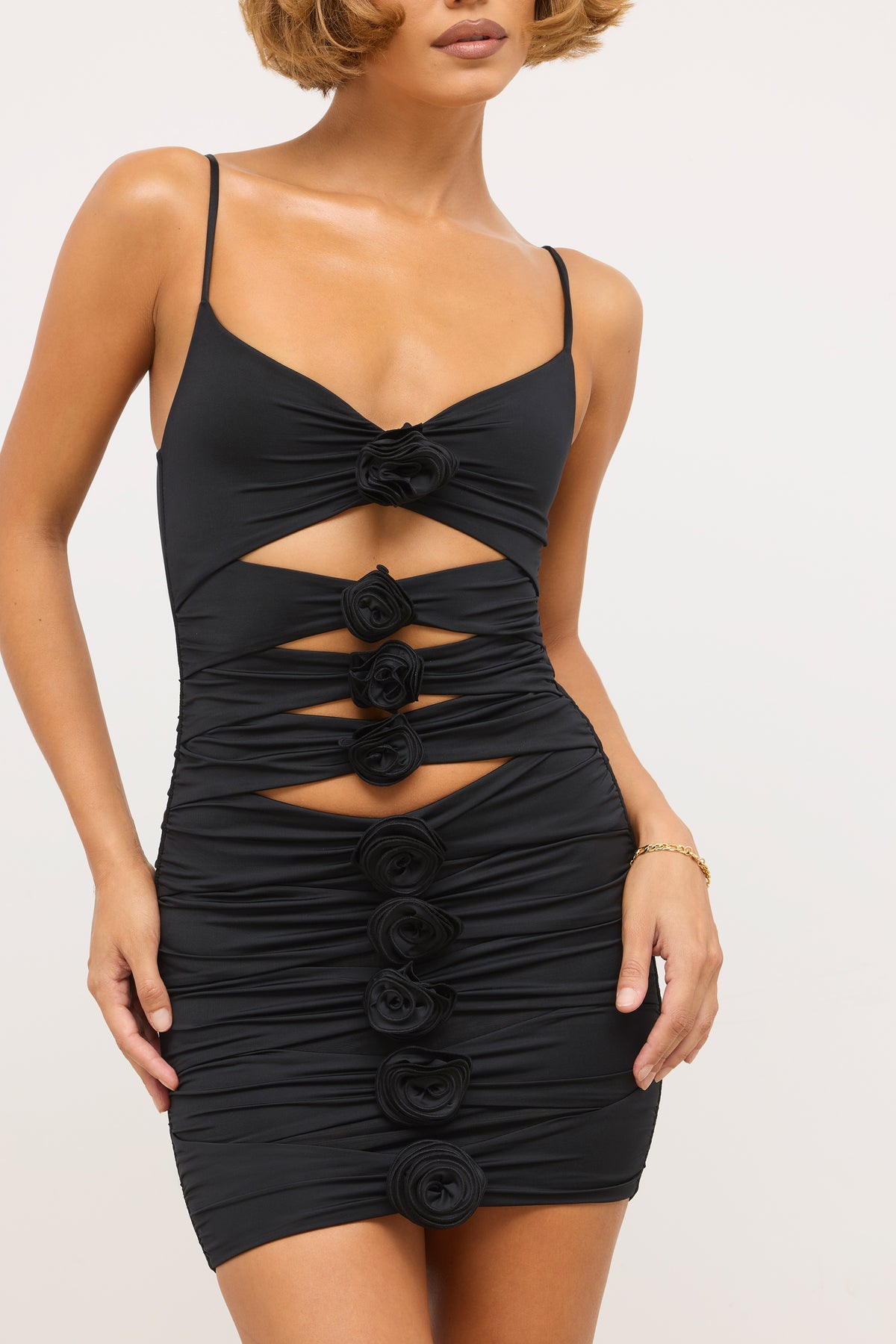 ⁣⁢Slinky-Jersey-Minikleid mit Rosen-Detail und Cut-Out in Schwarz⁤⁣