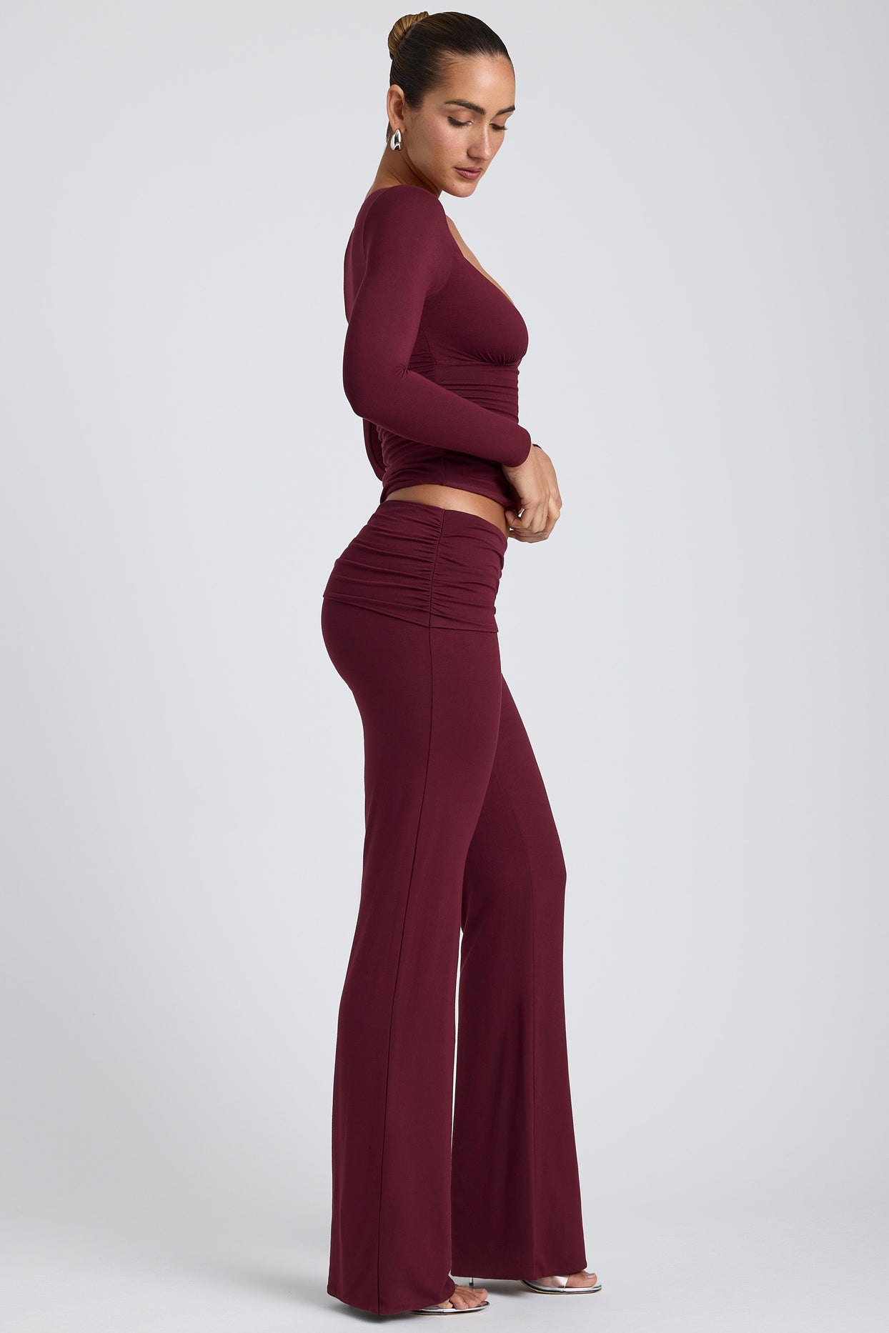 Mid-Rise Straight-Leg Trousers in Plum