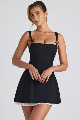 Sukienka mini z zakładkami w kolorze czarnym