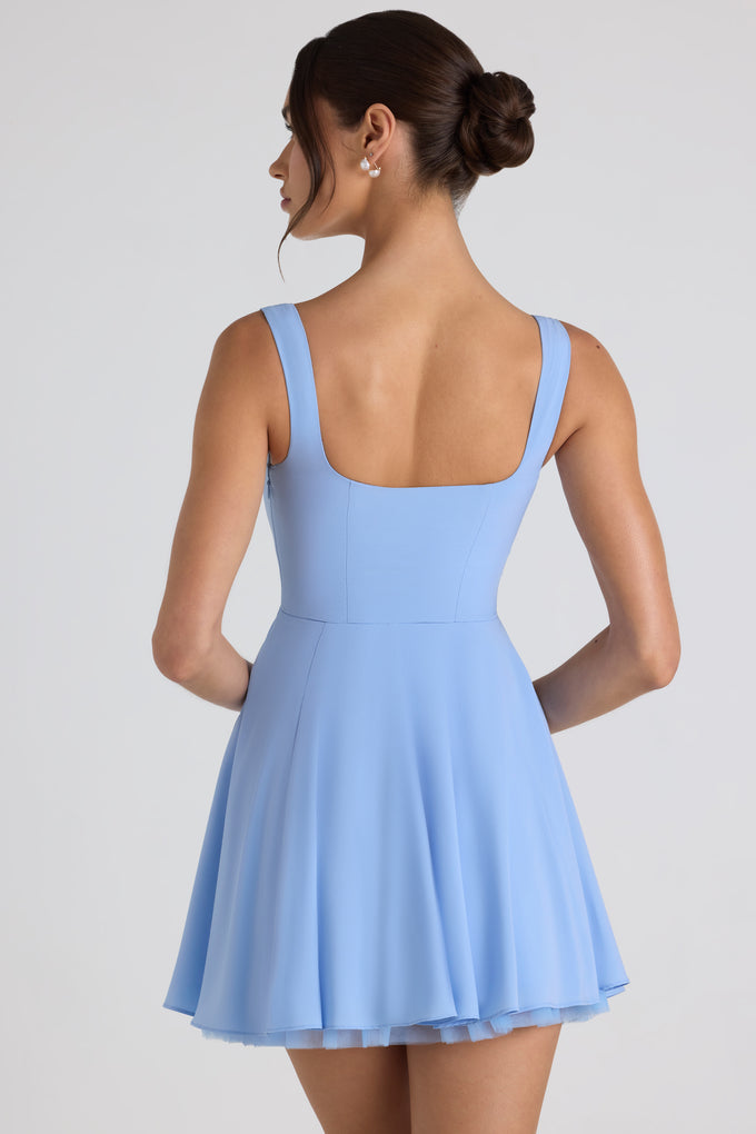 Szczegółowa sukienka mini mini z tiulową spódnicą w kolorze błękitnego nieba