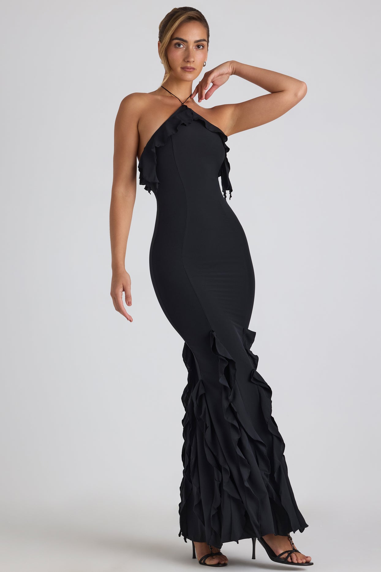 Suknia z falbanką w kolorze czarnym