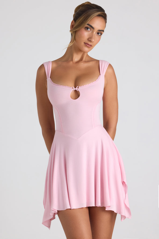 Sukienka mini z asymetrycznym dołem w kolorze delikatnego różu