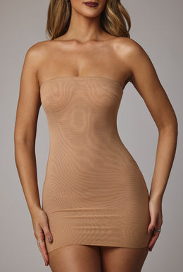 Sukienka mini z miękkiej siateczki w kolorze migdałowym