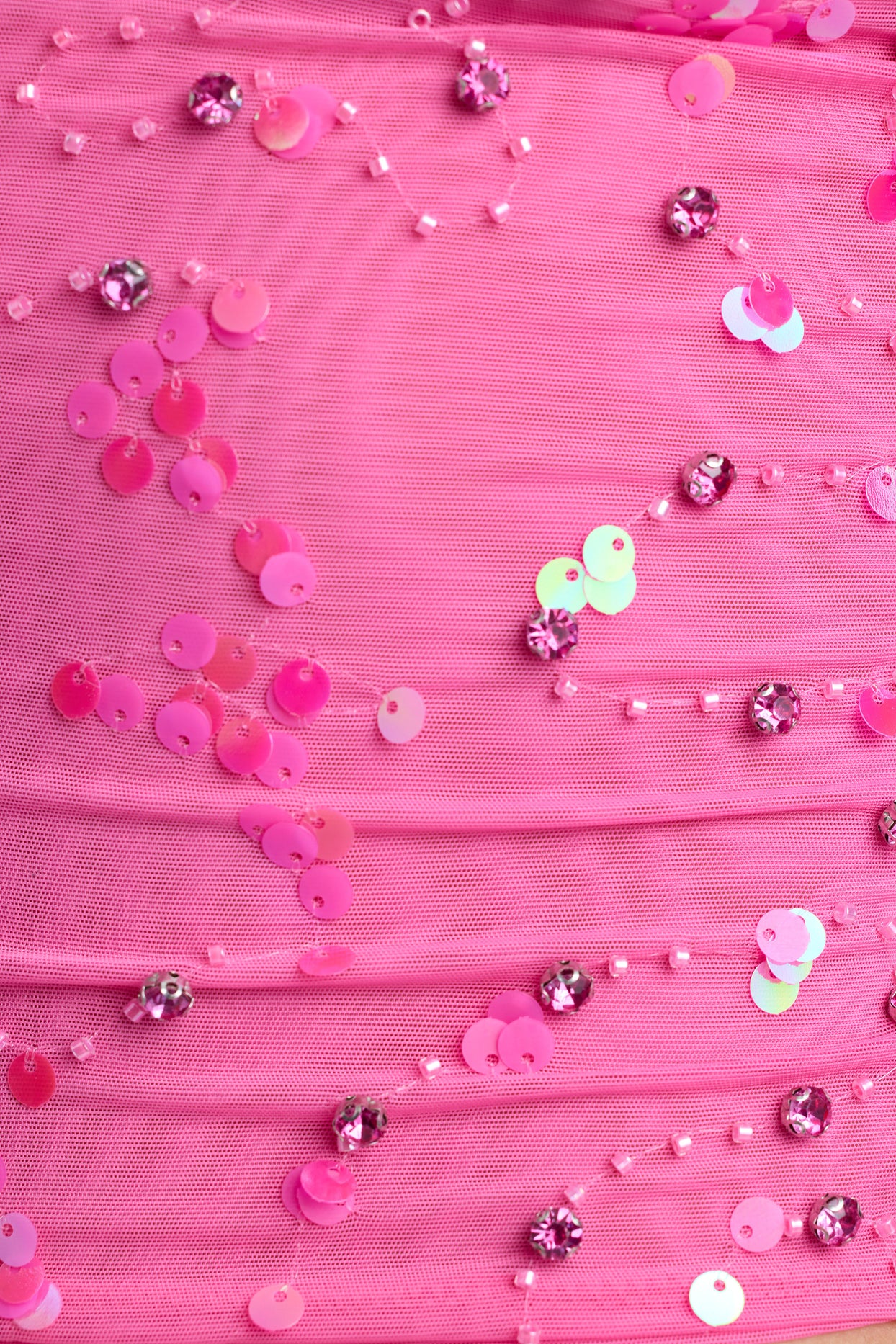 Marszczona mini spódniczka ze średnim stanem w kolorze gumy balonowej