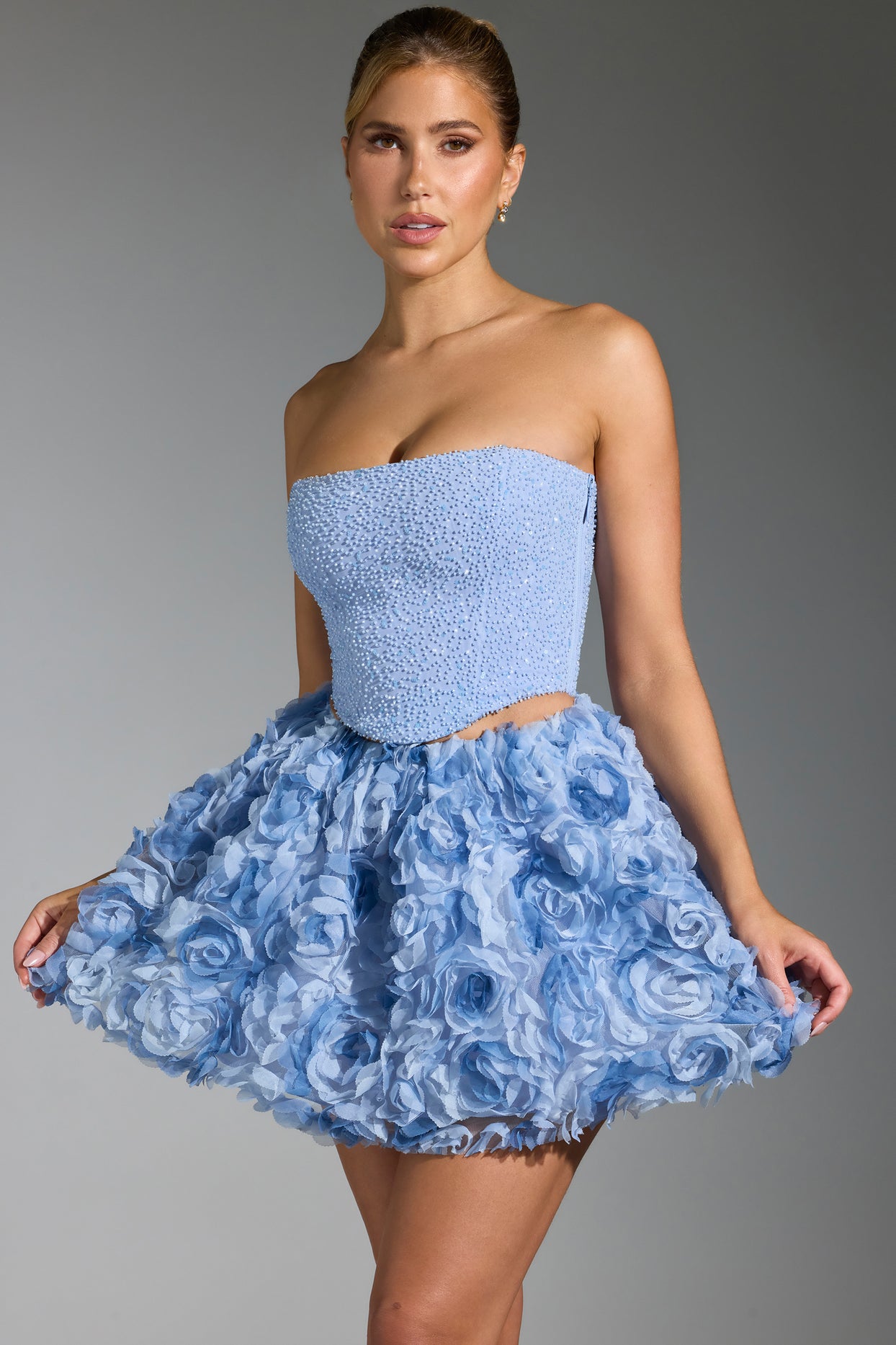 Mini-jupe à appliqué floral en bleu